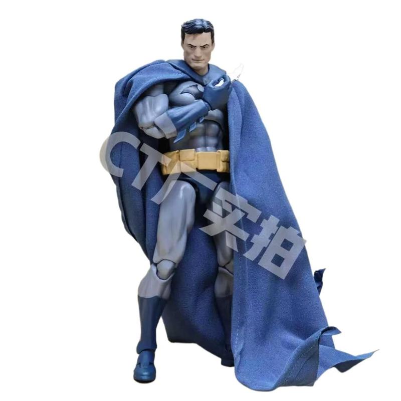 Figura De Ação Batman Mafex 105 Versão Azul DC Justice League Hush